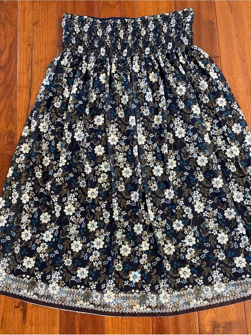 Max Studio Maxi Skirt size Large Printed Mesh Smocked Waist Lined Navy Floral